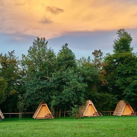 Glamping Village - Speleo Camp Logatec Bagian luar foto