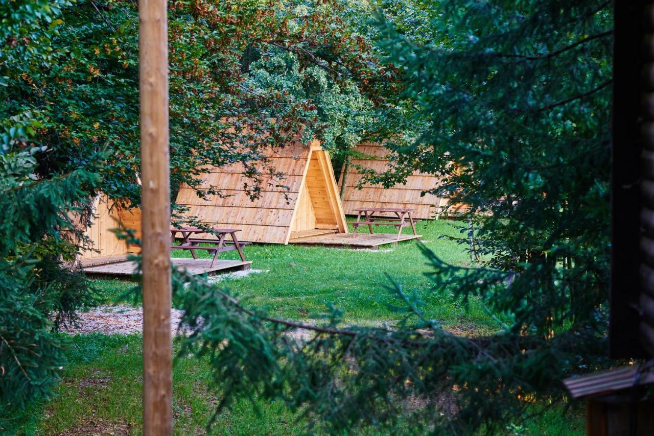 Glamping Village - Speleo Camp Logatec Bagian luar foto