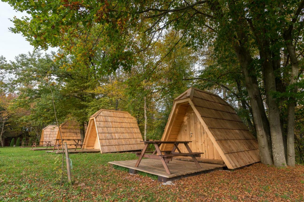 Glamping Village - Speleo Camp Logatec Bagian luar foto