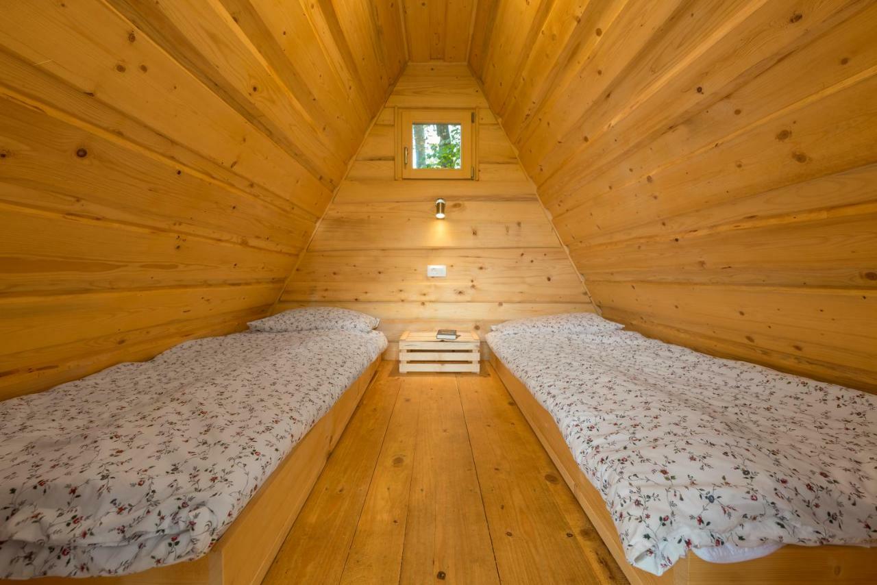 Glamping Village - Speleo Camp Logatec Bagian luar foto